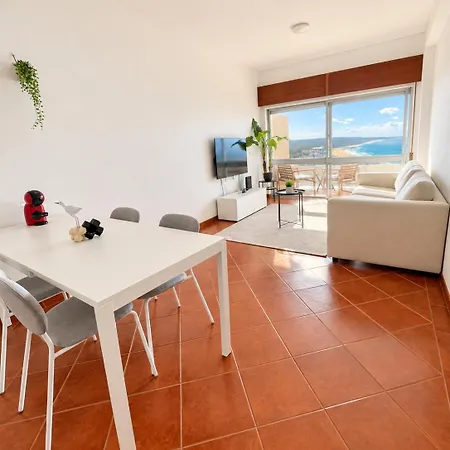 Ocean View Escape In Nazaré